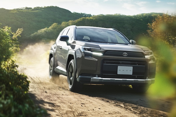 Toyota RAV4 Adventure 日規百萬有找卻引批評！日媒：配備太陽春