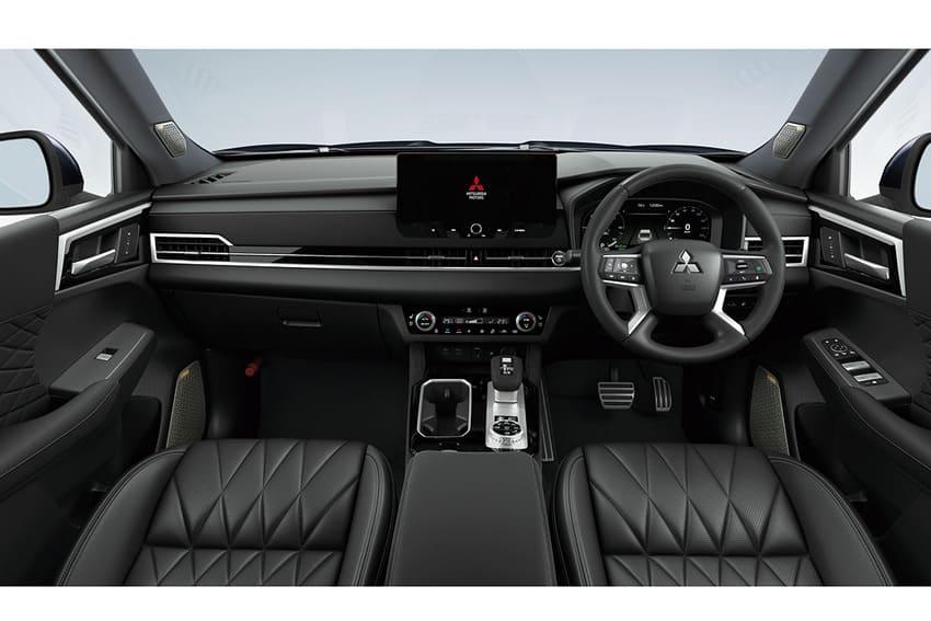 內裝同步跟進黑化設計風格，營造專屬的座艙氛圍。