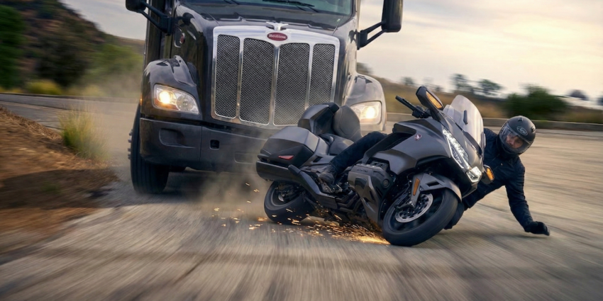 Honda 將汽車配備的主動轉向系統移植到機車上。