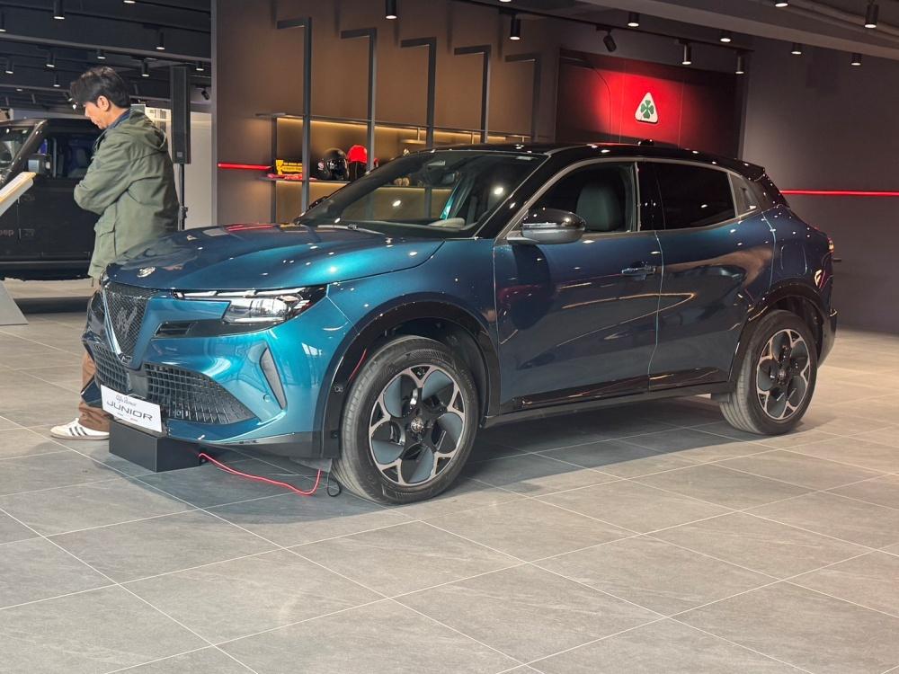 Alfa Romeo Junior 油電動力車型。