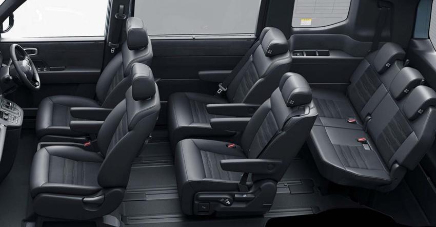 Step WGN 採用「2+2+3」型式的 7 人座佈局。