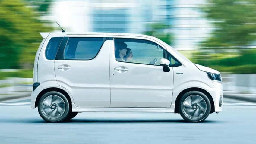 提供 0.66 升自然進氣、輕油電兩款汽油動力選擇，擁有最佳平均油耗 30.9 km/L 的節能表現。