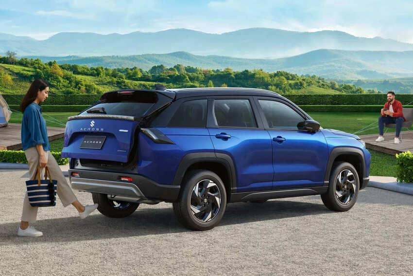 車尾採用橫貫式 LED 尾燈設計，但以分段方式呈現。