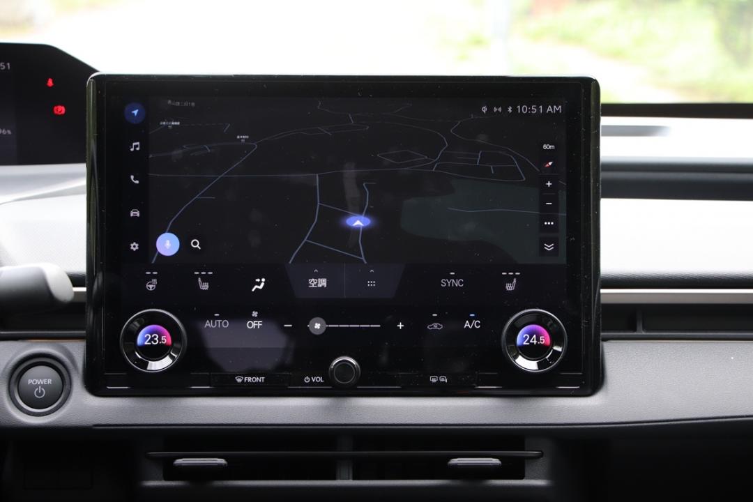 14吋的中控影音主機螢幕，與Lexus RX、NX相同，另外保留部分實體按鍵與旋鈕。