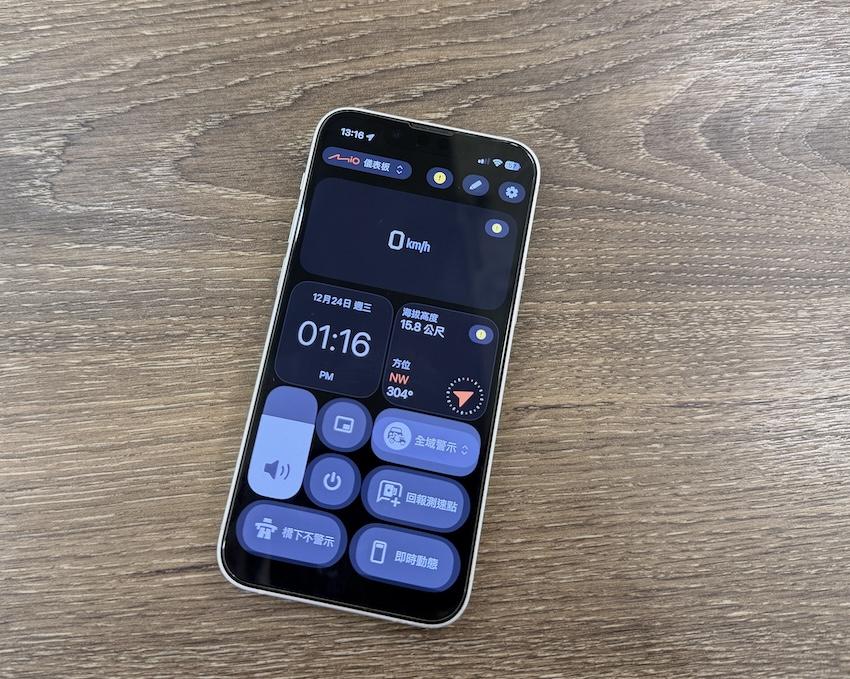 Mio 神速預設上半部為時速，下半部為時間、海拔等資訊。（攝影：記者陳英傑）