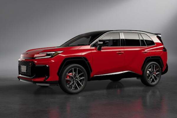 Toyota RAV4  GR Sport 登上台灣賽車場   熱血外型上賽道牛刀小試