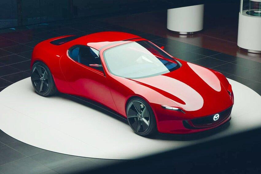 Iconic SP 概念車採用以 1.6 升雙轉子引擎為主的增程式油電動力系統，最大馬力輸出為 370 匹。