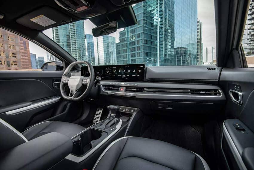 內裝配備升級是新年式重點所在。