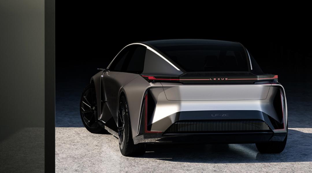 LF-ZC車頭的Spindle設計語彙，也延伸到車尾相呼應。