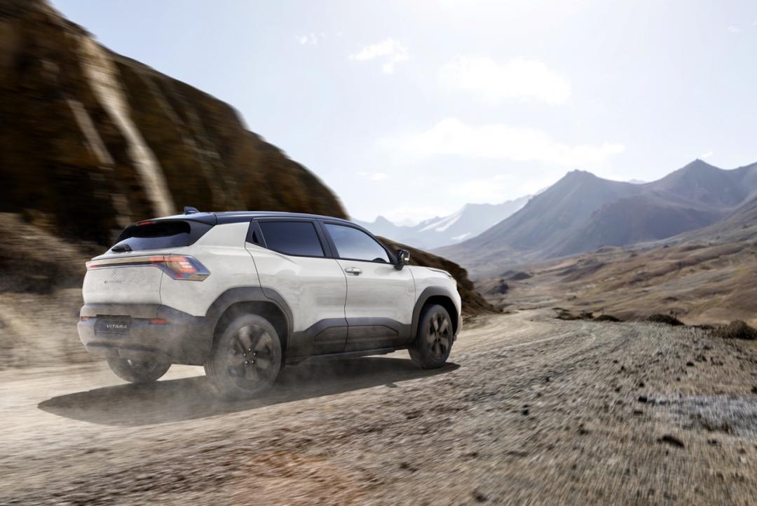 e Vitara車身有著大量防刮材質，以彰顯其越野血統。