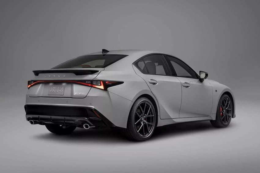 新款空力套件及 19 吋鋁圈讓整體造型更具跑格。