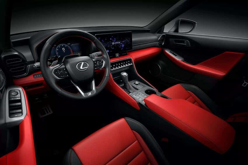 雙 12.3 吋螢幕是小改款內裝升級重點。