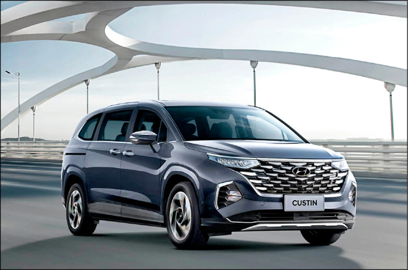 Hyundai Custin為7人座MPV，台灣目前提供1.5升、2.0升兩種動力選擇。