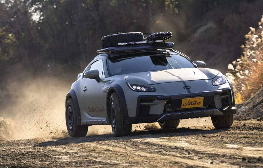 在換裝加高離地間隙的越野懸吊及大胎塊輪胎之後，得以展現更加優異的全地形應對能力。