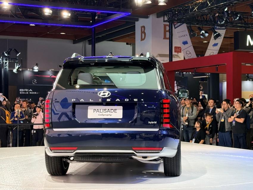 車尾俐落的設計呈現霸氣風格。