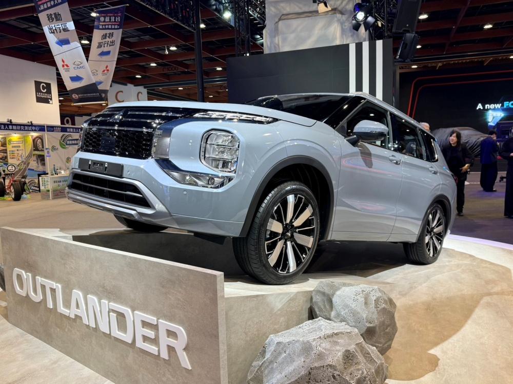 海外新世代 Outlander 在台北新車大展亮相，預計之後進口導入。