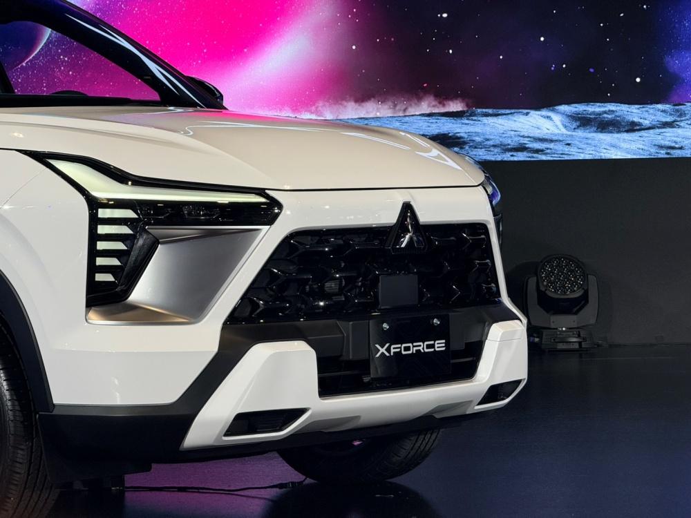 外觀以大面積水箱護罩配合獨特頭燈組。