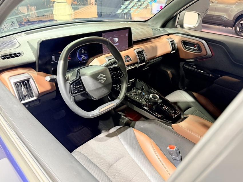 內裝首次導入科技座艙布局。