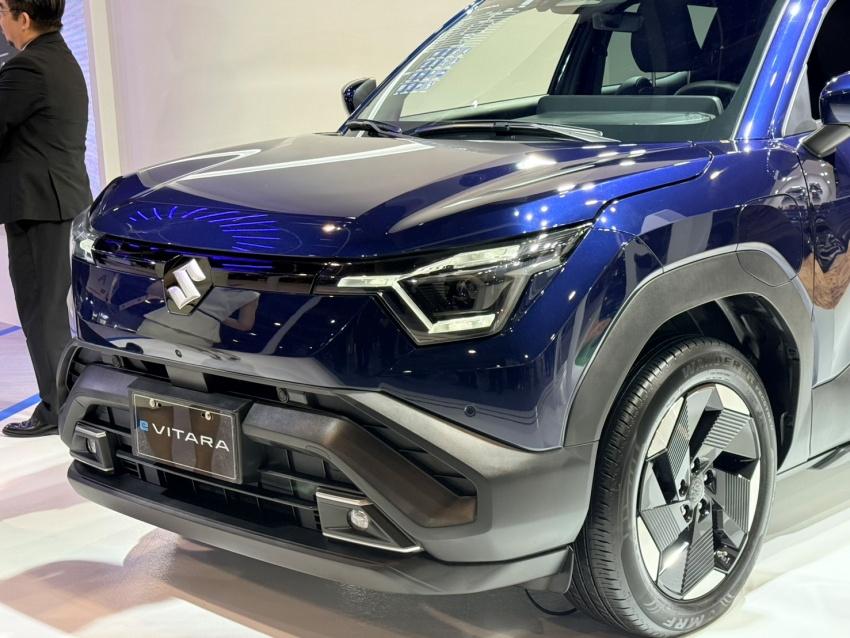 車頭以封閉式設計配合較大面積的頭燈組。