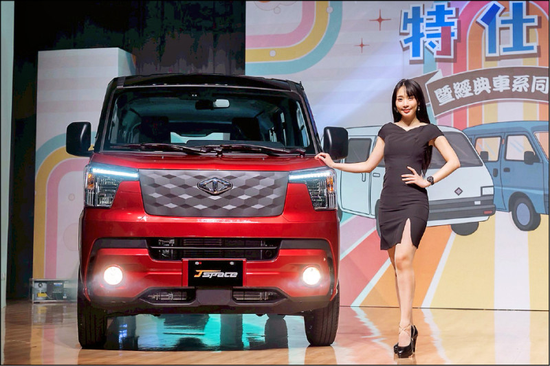 可當商用車也能作為露營車使用的中華J Space，主打大空間優勢，同時拿下2025年國產小商車年度冠軍。