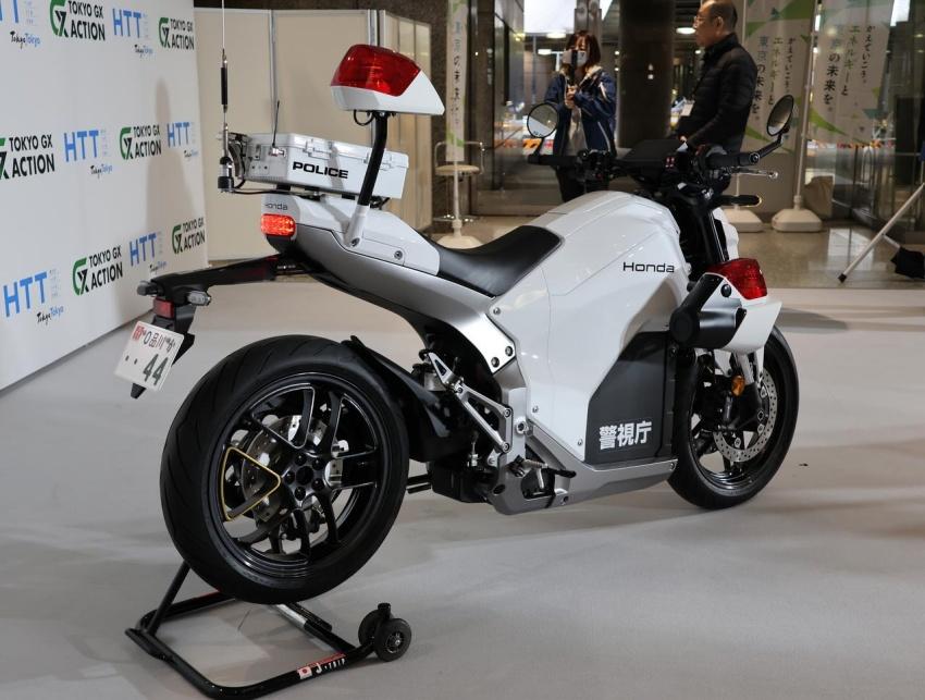 擁有前衛且簡潔俐落的線條。