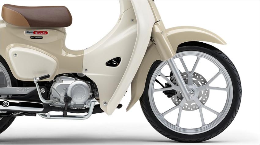 配備前後碟煞與 ABS 系統。