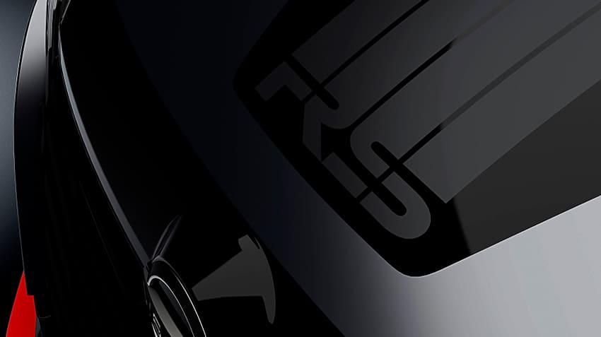 引擎蓋上新增 RS 字樣賽車條紋作為視覺焦點。