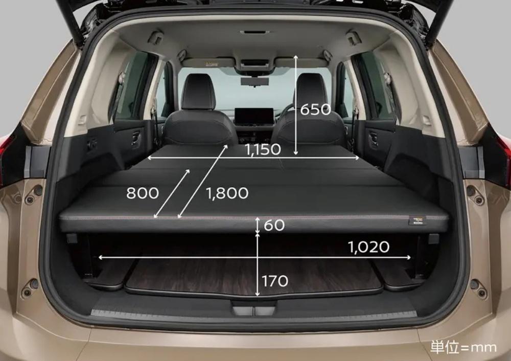 車內配有 Multibed 套件，支援平整化床板組合。