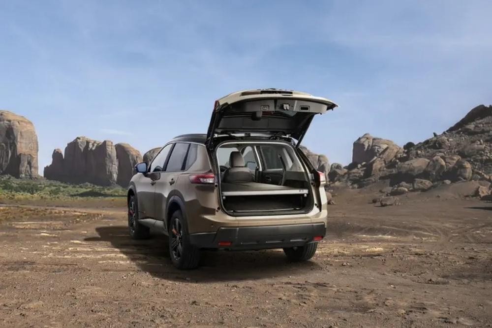 X-Trail 化身露營車，能讓 2 人休息。