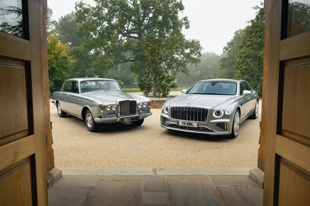 Flying Spur Azure（右）重現1965年T Series（左）的古典華貴氣質。