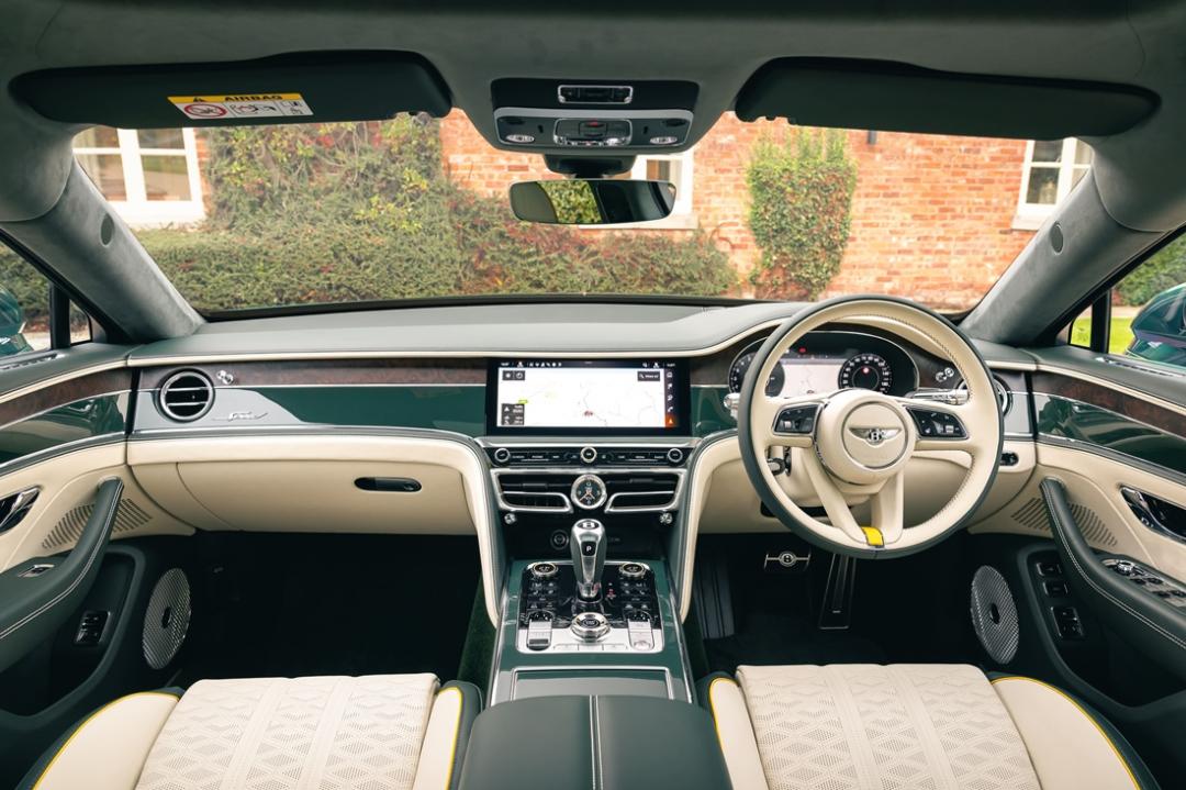 Flying Spur Speed的白綠雙色內裝也是向1985年Turbo R致敬之舉。