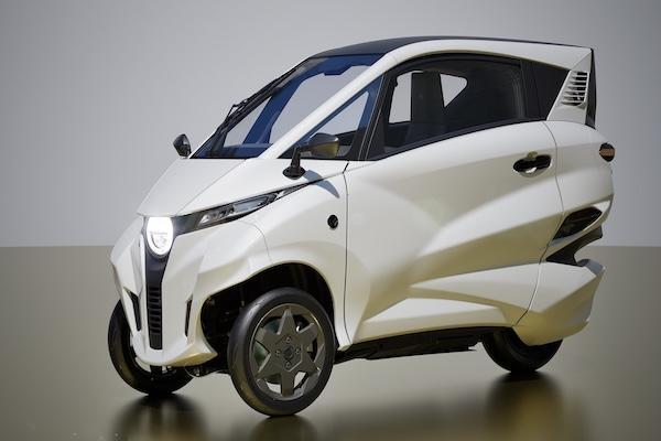 台日合作三輪電動車 Lean3 量產版內裝大不同  方向盤、按鍵配置全面換新