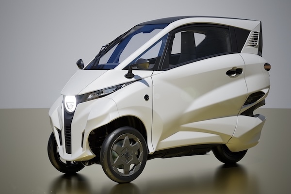 台日合作三輪電動車 Lean3 量產版內裝大不同  方向盤、按鍵配置全面換新