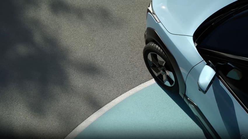 招牌的星圖式 LED 頭組改以更為簡潔俐落的方式呈現。