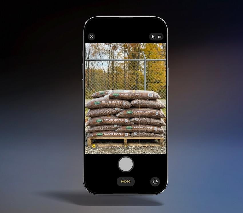 福特人工智慧助理可計算出照片裡的建材可放幾袋在車廂裡。