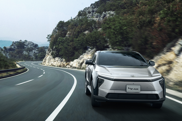 Toyota bZ4X 電動車大翻身！ 日本銷量暴增 42 倍  連奪兩月銷售冠軍