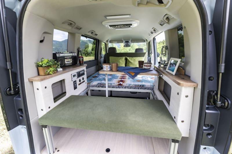 圖為餐桌模式。