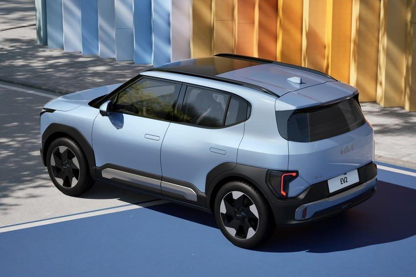 招牌的星圖式 LED 燈組改以簡潔俐落的方式呈現。