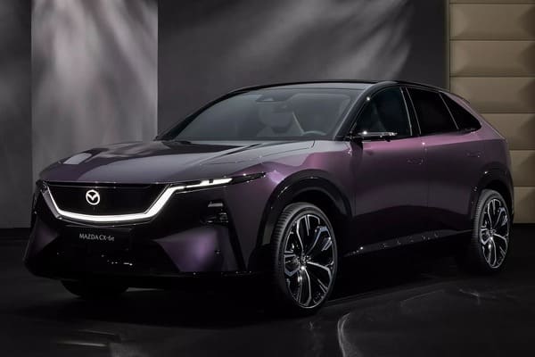 Mazda 全新純電 SUV 搶眼亮相！魂動跑格搭配 26 吋大螢幕科技內裝