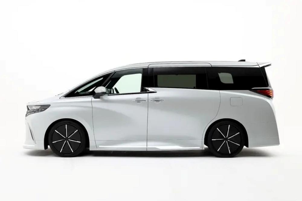 Alphard Modellista Concept 以高級訂製服露肩晚禮服為靈感。