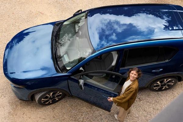 被汽車耽誤的烤漆廠！Mazda 全新車色「海軍雲母藍」由 CX-5 率先導入