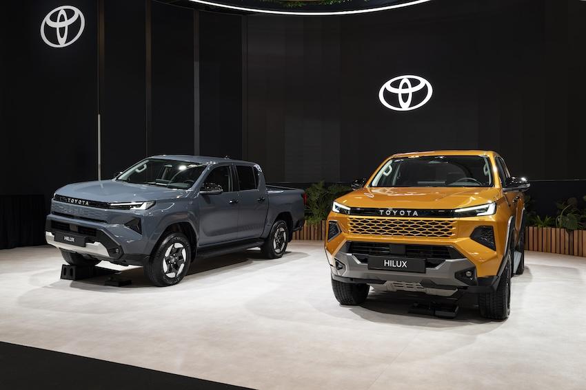 Toyota 新一代 Hilux 在歐洲發表，左為純電版，右為柴油搭 48V。