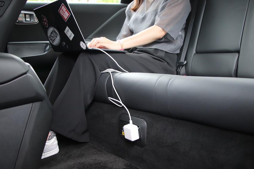 部分台灣販售電動車具備  110V 插座，支援電器使用。