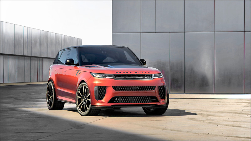 Range Rover Sport SV Carbon 2026年式採碳纖維飾件，展現原廠對車身輕量化的重視。圖為日出銅車色。