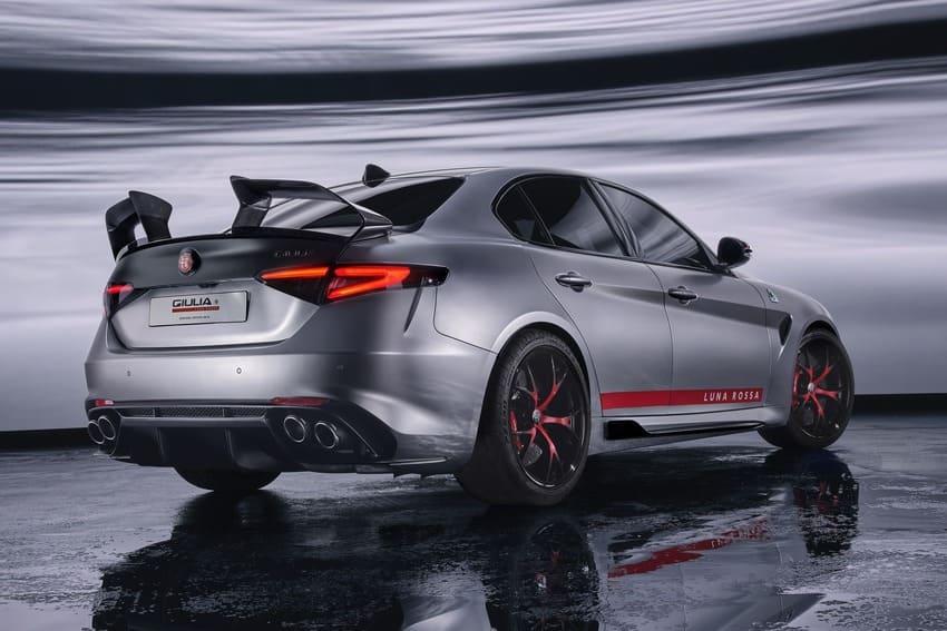 獨特的擾流尾翼設計是 Giulia Quadrifoglio Luna Rossa 造型特徵所在。