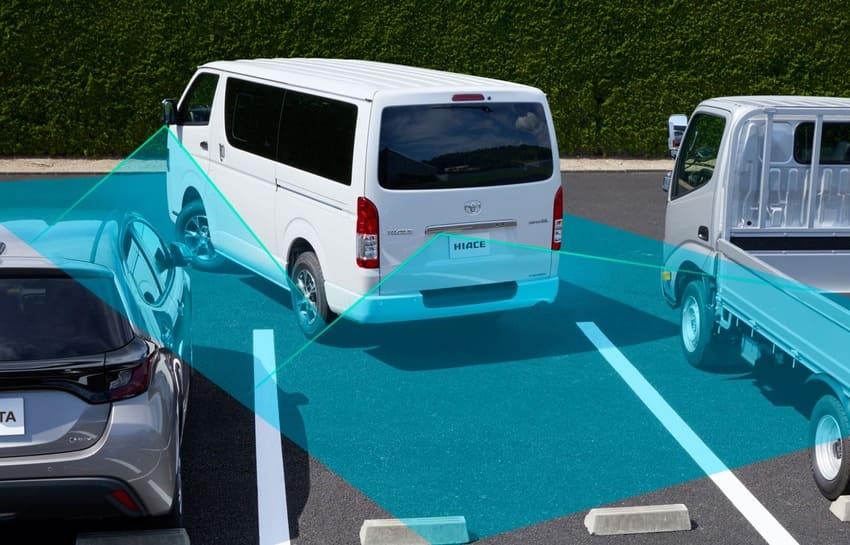 360 度環景影像顯示功能對於車格較大的 Hiace 來說尤其受用。