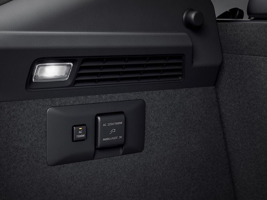 車內還可透過 AC 1500W 進行外部供電。