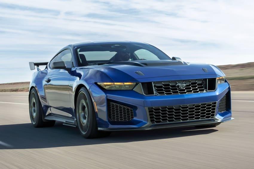 Mustang Dark Horse SC 搭載與 GTD 終極野馬相同的 5.2 升 V8 機械增壓引擎，原廠尚未公布數出數據，但勢必高於 Dark Horse 的 500 匹最大馬力。