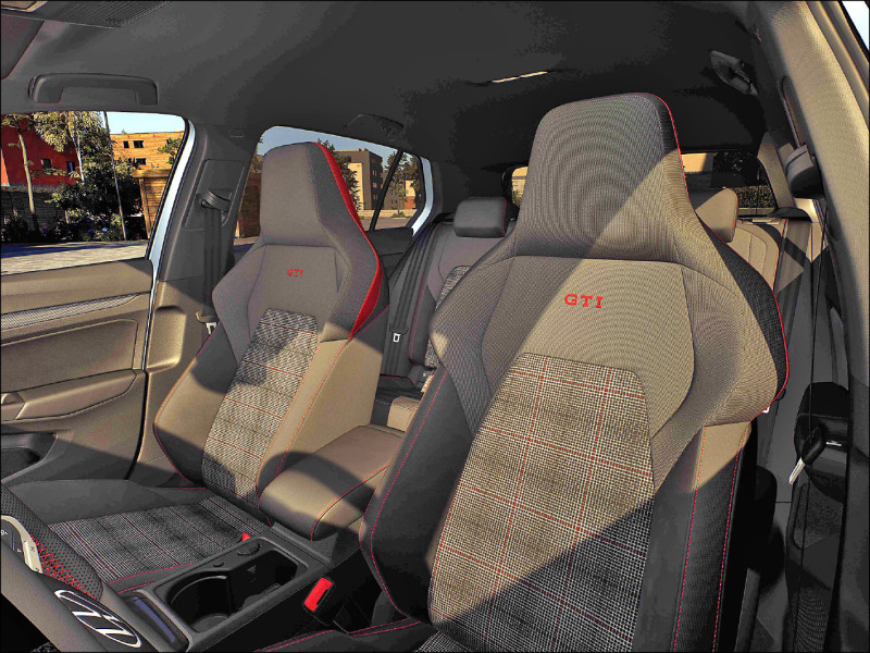 車內特別配置GTI經典格紋跑車座椅，營造熱血駕馭氛圍。