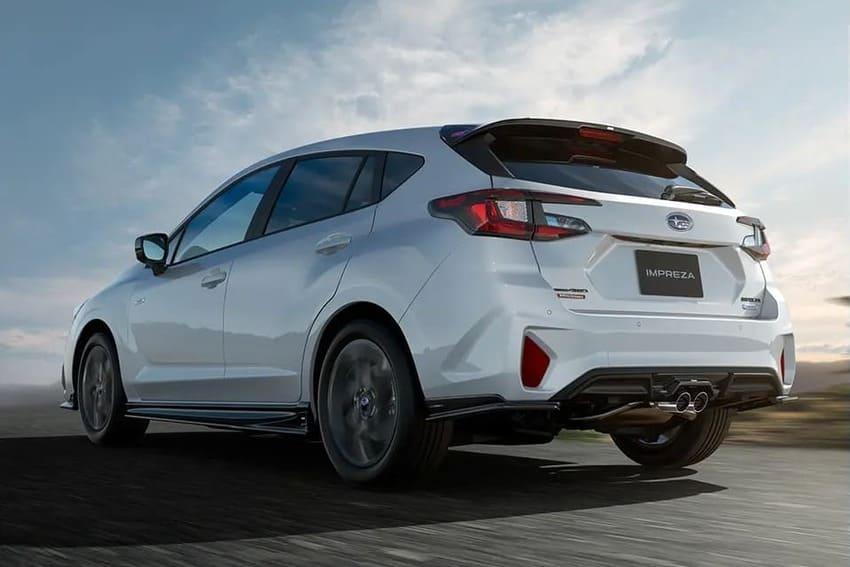 升級選用 PLUS 套件即可換裝 STI 高性能排氣尾管及裝飾。